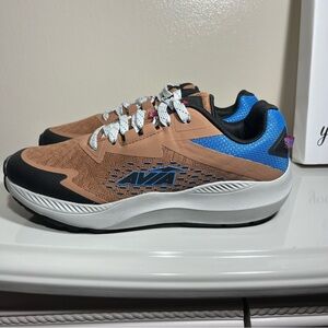 Avia Avi-Storm Athletic Shoes NWT. Tan/Blue Men's Running Shoes